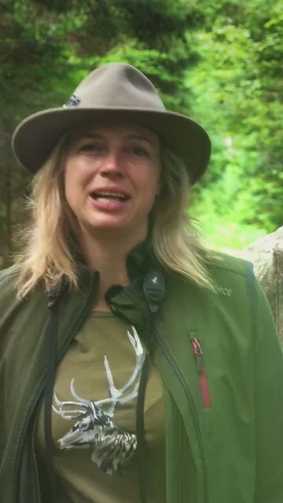 Schwäbische Alb #Rücksicht, mit Ton: alb-jaegerin-ton